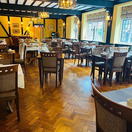 Crown & Cushion Hotel تشيبينغ نورتون المظهر الخارجي الصورة