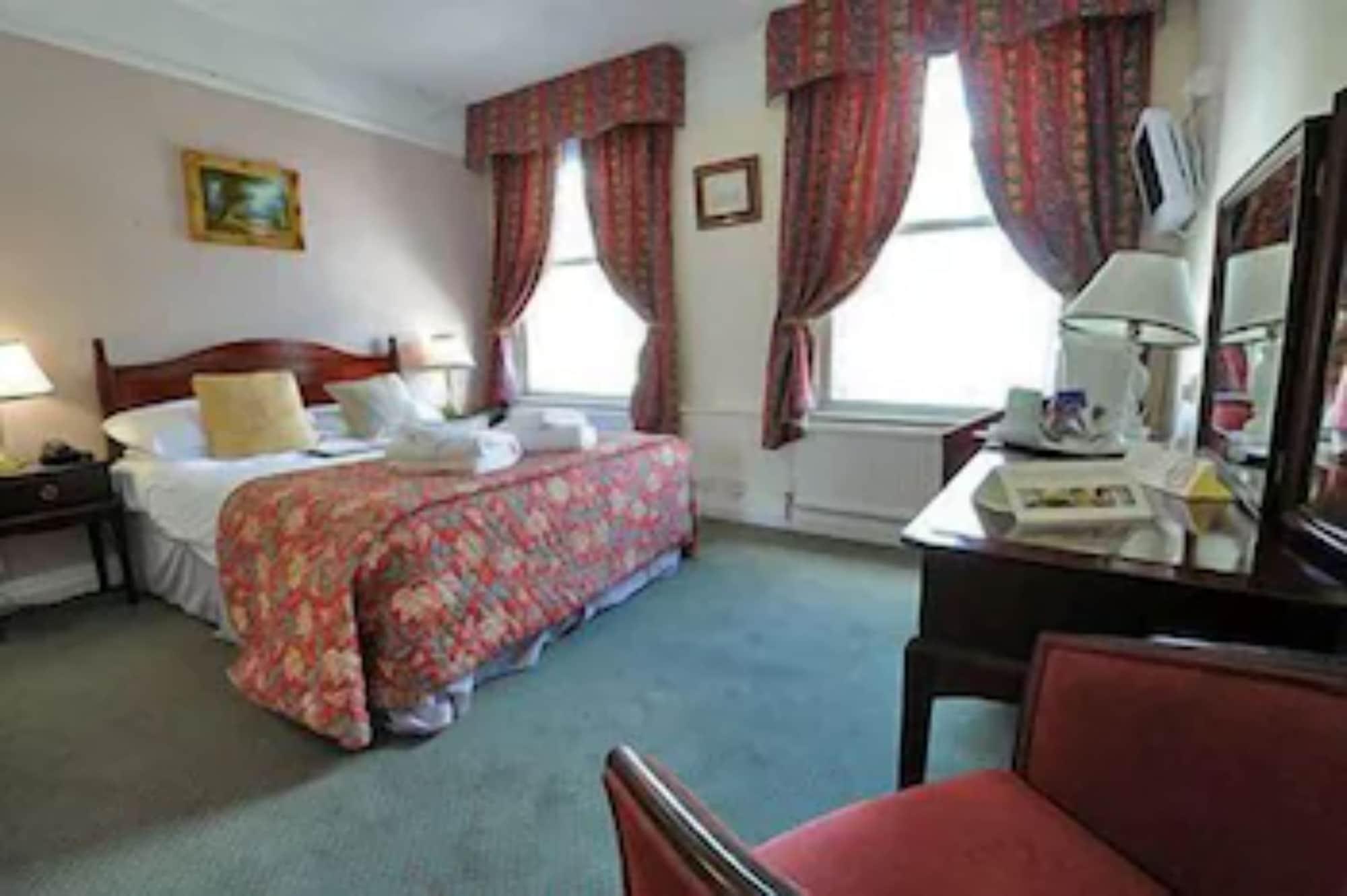 Crown & Cushion Hotel تشيبينغ نورتون المظهر الخارجي الصورة