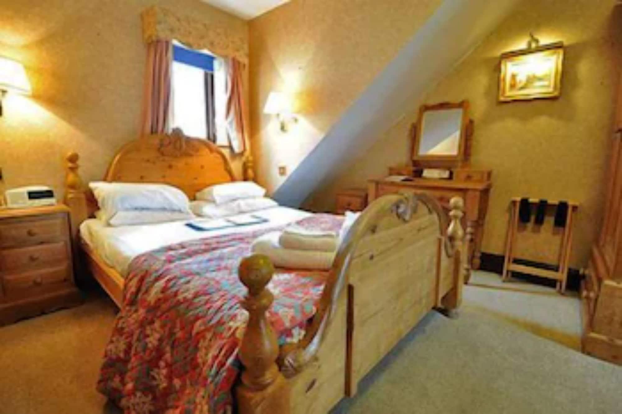 Crown & Cushion Hotel تشيبينغ نورتون المظهر الخارجي الصورة