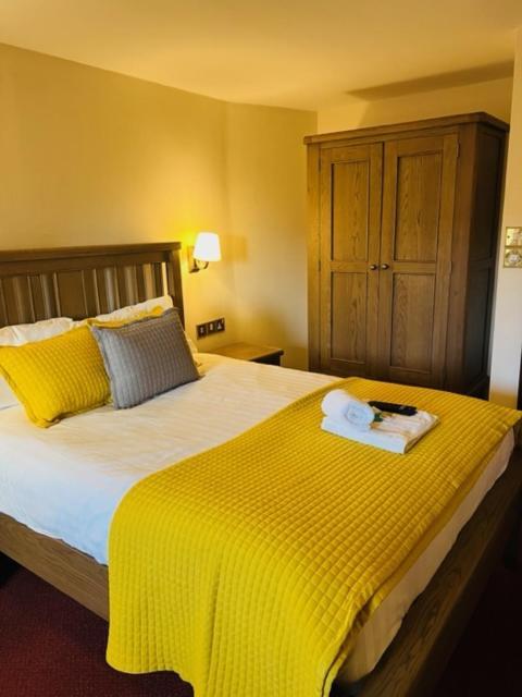 Crown & Cushion Hotel تشيبينغ نورتون المظهر الخارجي الصورة