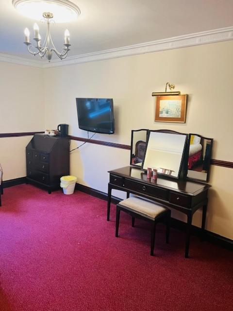 Crown & Cushion Hotel تشيبينغ نورتون المظهر الخارجي الصورة