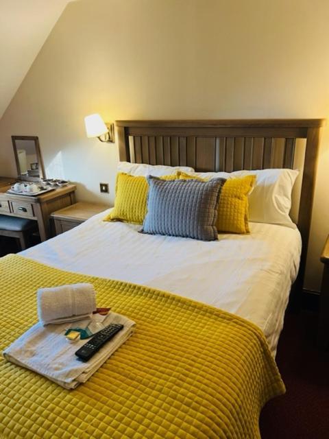 Crown & Cushion Hotel تشيبينغ نورتون المظهر الخارجي الصورة